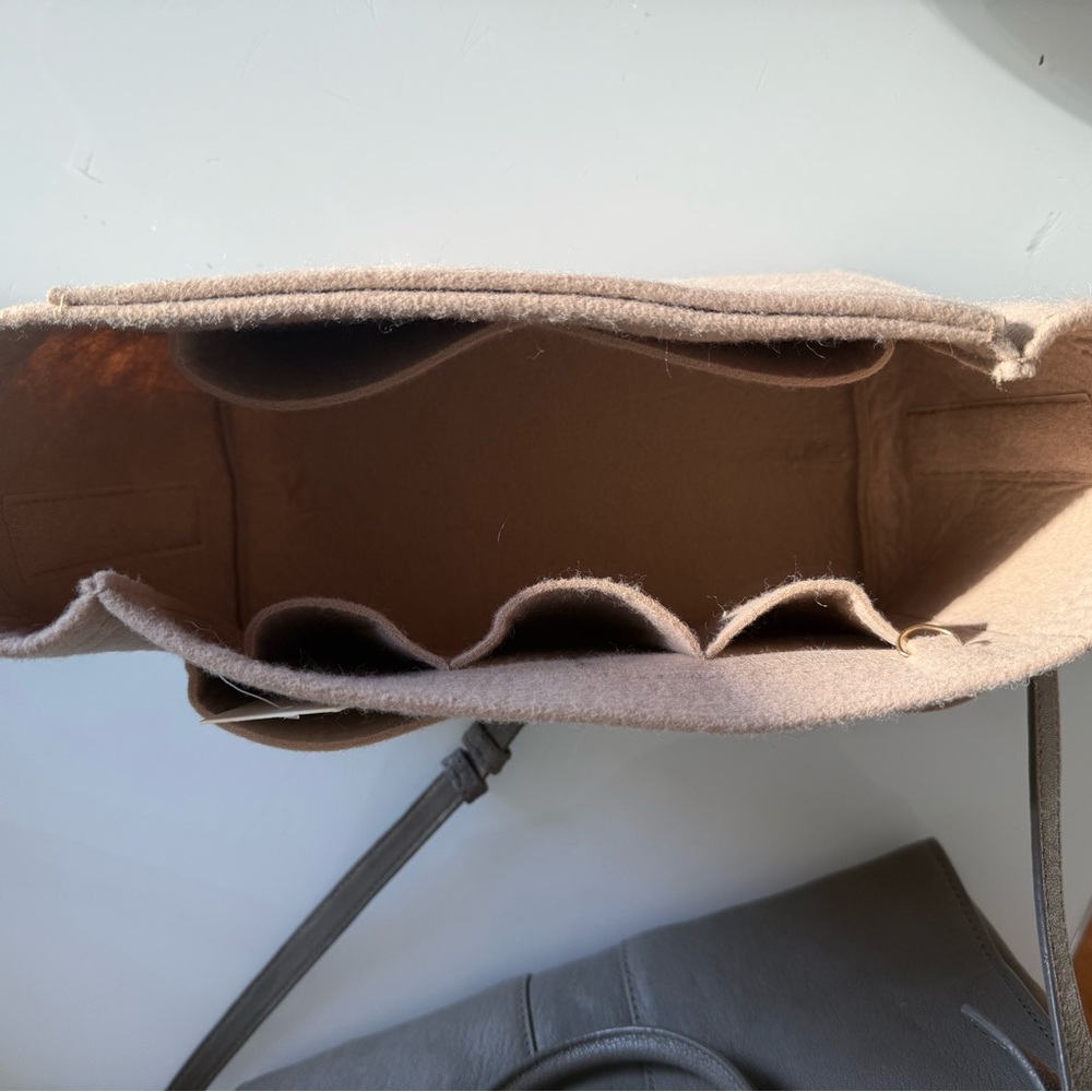 Yves Saint Laurent (YSL) Leather Cabas Y bag with Long Strap - Picture 8 of 8